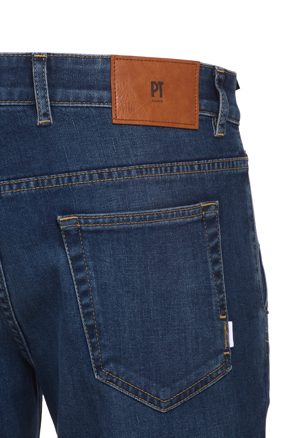 shop PT01  Jeans: PT01 denim in cotone elasticizzato.
Tasche all'americana.
Narrow fit.
Taschino orologio.
Chiusura con zip e bottone.
Cinturino in doppio tessuto.
Fondo 18 cm circa con orlo finito.
Composizione: 92% cotone, 6% elastomultiestere, 2% elastane.
Fabbricato in Romania.. C5ZJ01Z40BAS CA43-ME70 number 3316461